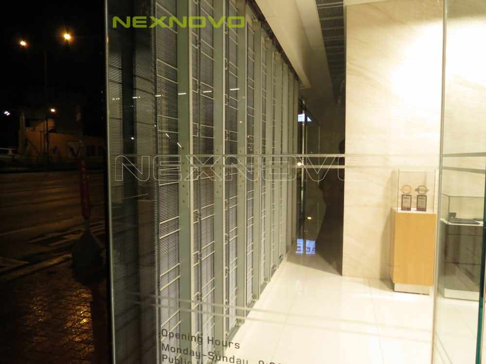 Hong Kong Causeway Bay Land Rover 4S store transparent LED display(图4)