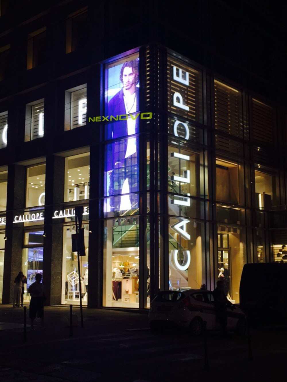 Italy Terranova and Calliope brand flagship transparent LED display(图3)