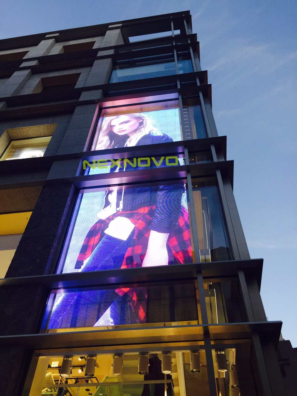 Italy Terranova and Calliope brand flagship transparent LED display(图7)