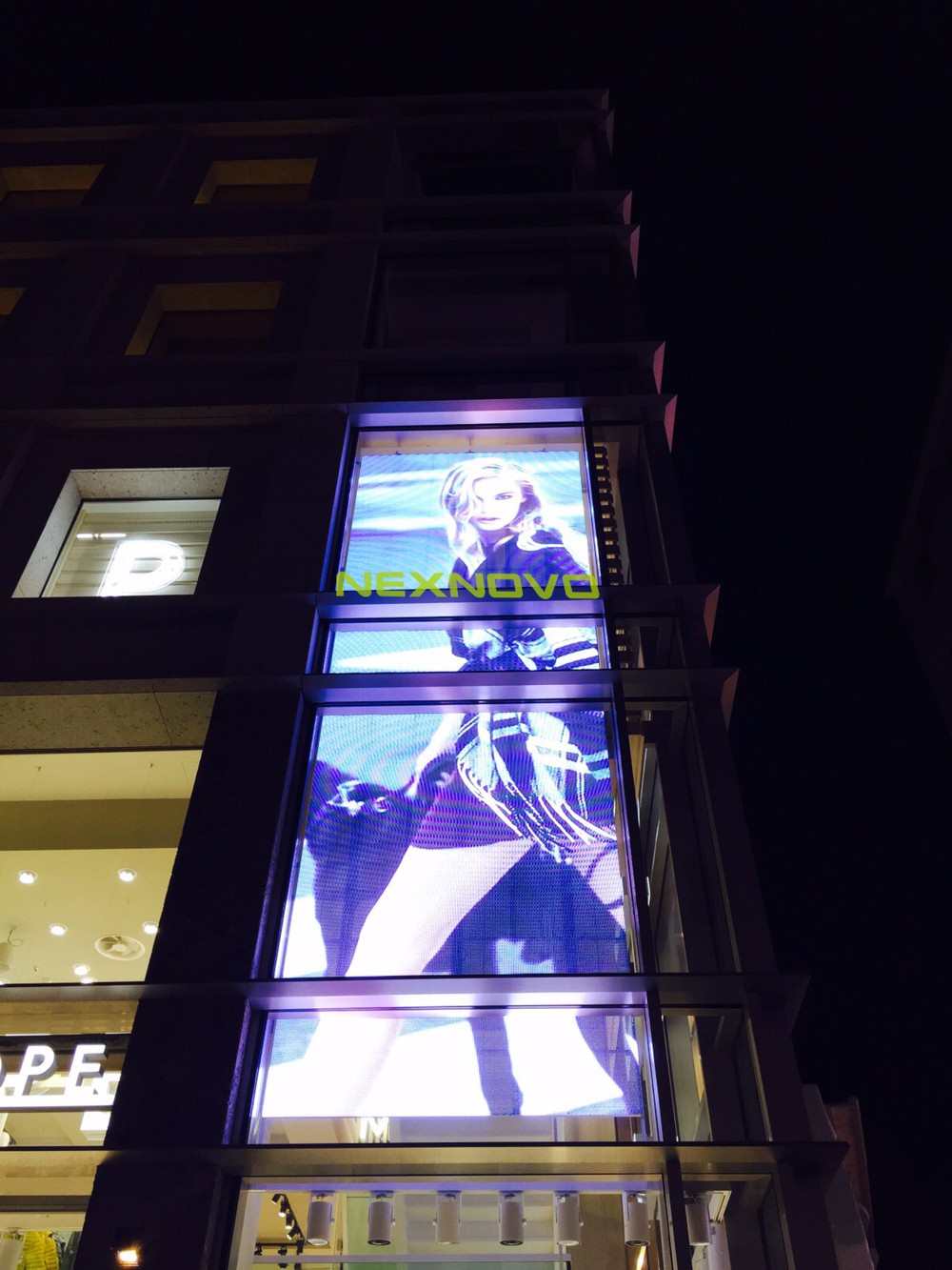 Italy Terranova and Calliope brand flagship transparent LED display(图9)