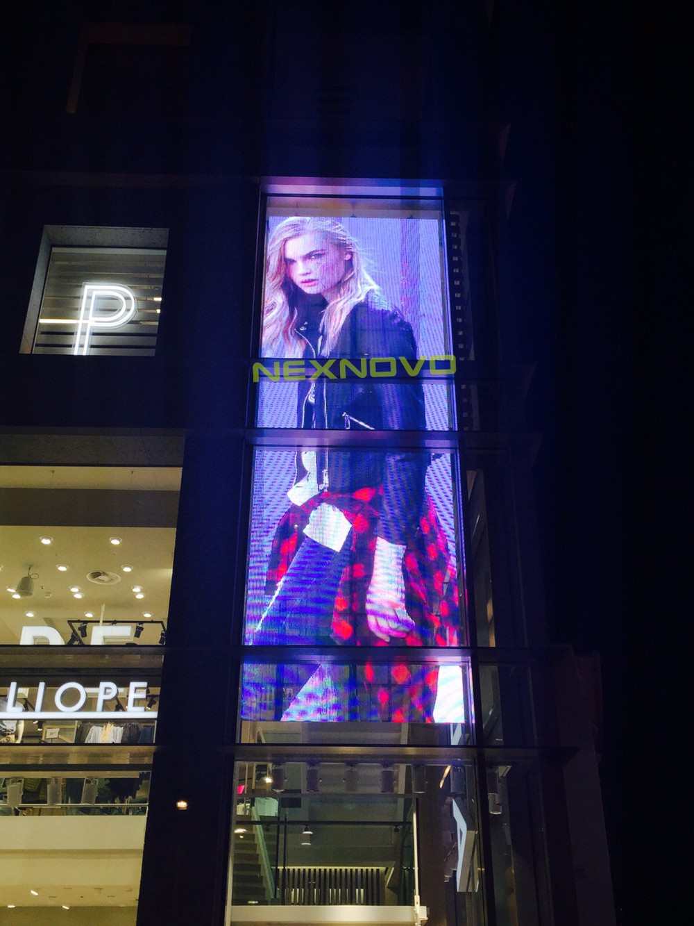 Italy Terranova and Calliope brand flagship transparent LED display(图11)