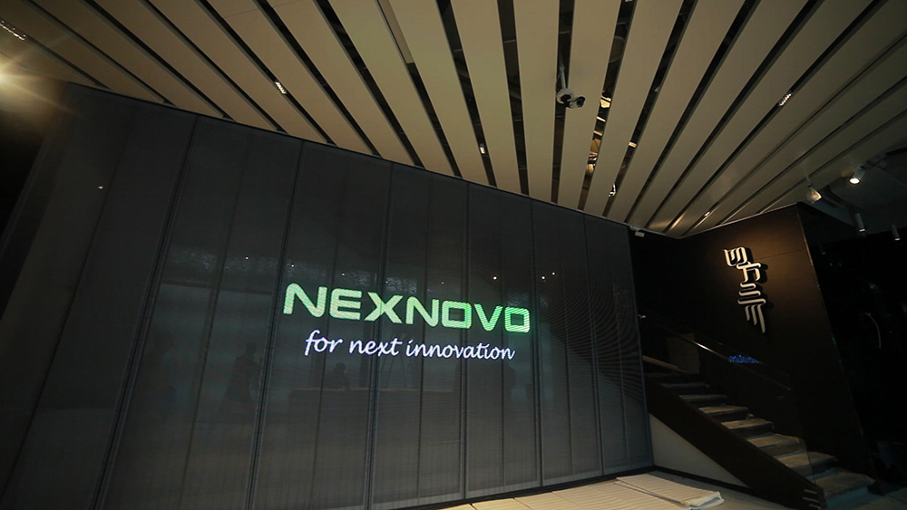 NEXNOVO transparent LED display for Mercedes-benz me experience store(图1)