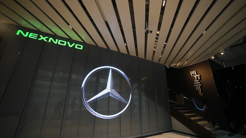 NEXNOVO transparent LED display for Mercedes-benz me experience store(图3)