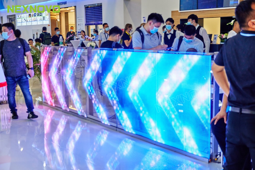 NEXNOVOs Transparent LED barriers(图2)